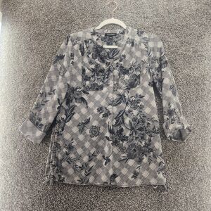 Roz & Ali XS black floral v-neck 3/4 sleeve blouse